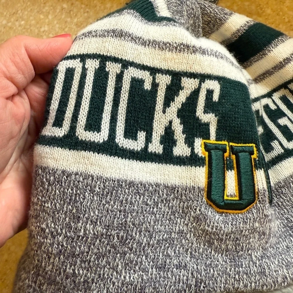 OREGON DUCKS UofO Green and Gray Knitted Winter Hat with Pop Pom